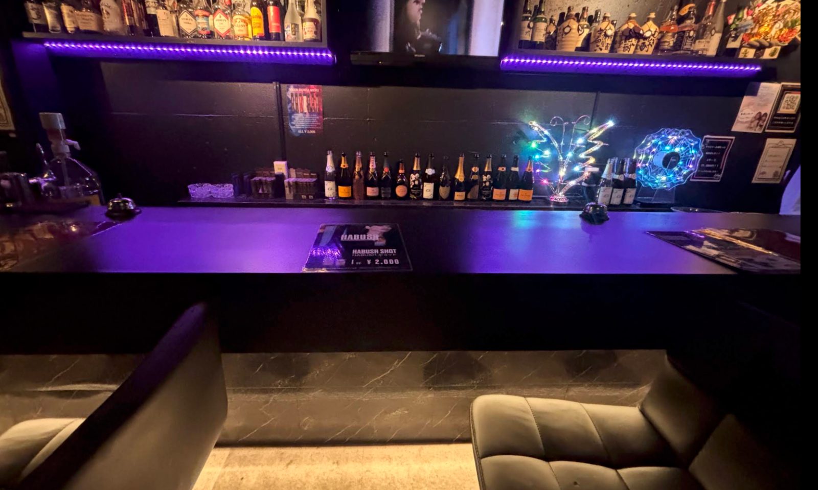 GIRLS BAR a-PLUS (エープラス) 店内写真